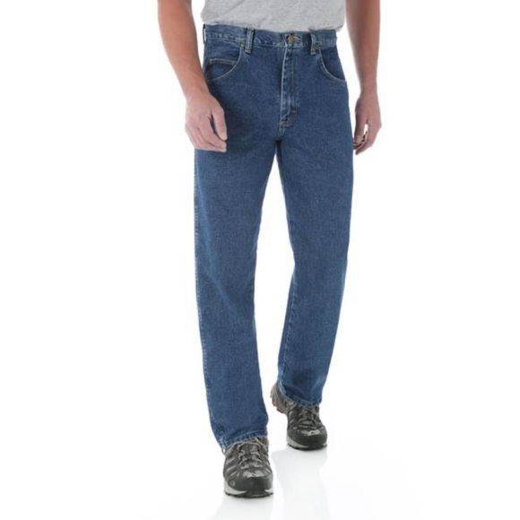 Wrangler Rugged Wear Relaxed Straight Men’s 48x30 Medium Wash Denim NWT - Picture 1 of 6